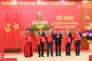 Công bố quyết định của Bộ Chính trị về công tác tổ chức, cán bộ đối với 5 cơ quan