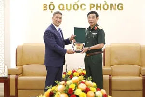 Đại tướng Phan Văn Giang tiếp Quyền Bộ trưởng Bộ Hải quân Hoa Kỳ