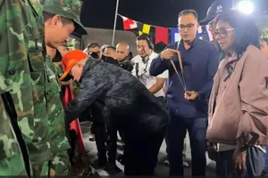 Tổng thống lâm thời Venezuela thăm, động viên đoàn cứu hộ Việt Nam