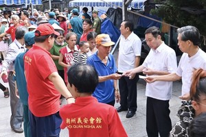 义安会馆盂兰节派出4000份大米