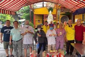 富山五行庙派发约700份盂兰赈济品