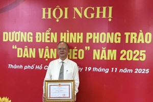 穗城会馆理事长卢耀南荣获“民运巧手”奖状