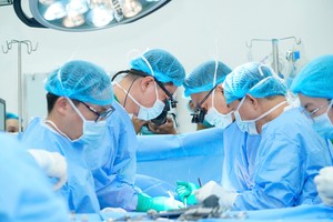 彻夜为末期心衰15岁少年实施心脏移植