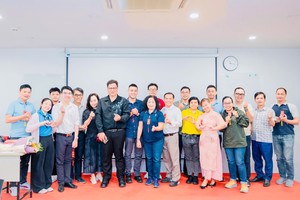 与会者合照留念。