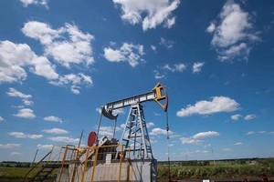 国际油价小幅下跌