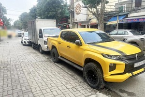 陈孟雄使用两辆汽车前后夹堵停在其店门前的货车。