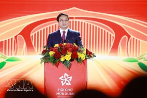 越南政府总理范明政出席闭幕式并发表讲话 。