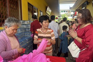 草堂禅寺大年初一派5000份“禄” 善信迎福接禄