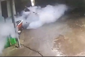 爆炸发生时，陈文M正在附近清洗晒鱼架，不幸身亡。