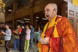 草堂禅寺住持释了明法师主法“长年金刚息灾法会”。