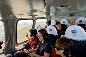 直升机观光游首日接待48名游客。