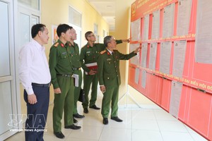 宁平省公安代表团对第二看守所的选举筹备工作进行检查。