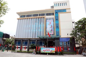 原太平省太平市市委的事业单位总部被改造为4间普通教室、7间学科专用教室及10间多功能室，有效解决了当地一所初级中学的办学设施难题。