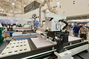 自动化机械加工设备（CNC）展区。