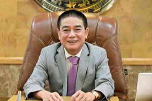 目前，曙光集团董事长获准保释，并被限制离开居住地。