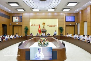 越南国会常务委员会第56次会议继续召开。