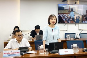 胡志明市疾控中心副主任黎红娥在新闻发布会上通报疫情情况。