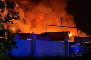 火灾现场。泰何摄。