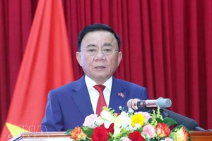 央政治局委员、中央书记处常务书记陈锦秀。