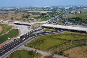 胡志明市—沐牌高速公路起点位于环市三路。