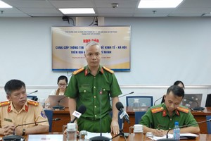 4月16日下午，胡志明市公安厅消防与救援警察科副科长阮文松中校接受媒体采访。