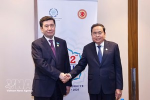 越南国会主席陈青敏会见哈萨克斯坦议会下院议长科沙诺夫场景。