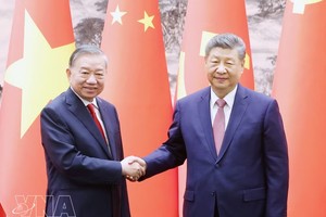 越南共产党中央委员会总书记、越南社会主义共和国主席苏林与中国共产党中央委员会总书记、中华人民共和国主席习近平。