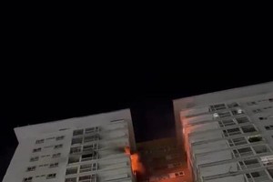 16楼住宅失火居民紧急疏散