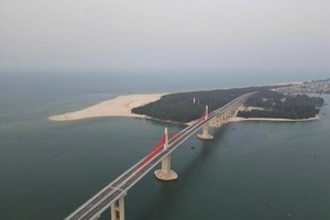 长2.36公里的顺安海口跨海大桥预计于“四·三〇”期间通车。