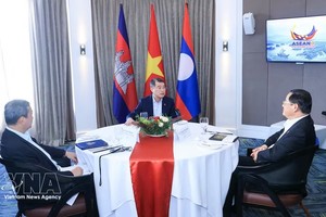 越南政府总理黎明兴与柬埔寨、老挝总理共进早餐。