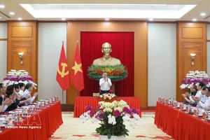 “总结党领导革命100年、瞄准未来100年国家发展领导方向暨总结在向社会主义过渡时期建设国家纲领实施40年工作指导委员会”在河内召开第一次会议。