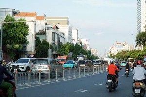  5月14日下午，共和街一带正加紧施工。