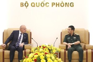 越南政府副总理、国防部部长潘文江大将会见克罗地亚外交和欧洲事务部长戈登·格利奇·拉德曼。