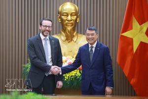越南政府总理黎明兴会见大不列颠及北爱尔兰联合王国驻越南大使伊恩·弗鲁。