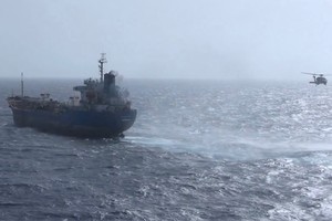 悬挂伊朗国旗的M/T Celestial Sea油轮被要求改变航线。图源：美国中央司令部（US CENTCOM） 