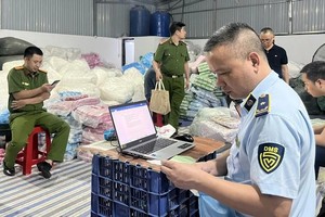 职能力量发现假货生产窝点。职能力量供图。