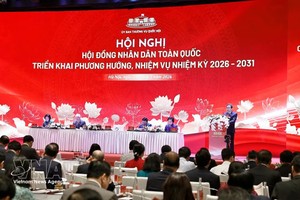 党中央政治局委员、国会主席陈青敏在会议上发表讲话。