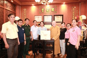 5月27日，平泰坊领导前往莲华寺探访慰问住持释惟镇和尚。
