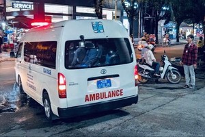 交通警察开道护送，确保捐赠心脏于6月3日晚顺利运抵胡志明市医药大学医院。