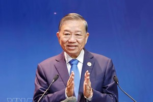 党中央总书记、国家主席苏林出席大会并发表重要讲话。