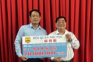 胡志明市福建二府会馆向本报赞助经费