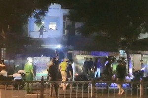 胡志明市一住宅失火 6名被困者获救