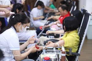 民众参加越南“红色之旅”。