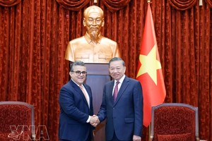 越南党中央总书记、国家主席苏林会见巴勒斯坦国大使萨阿迪·萨拉马。