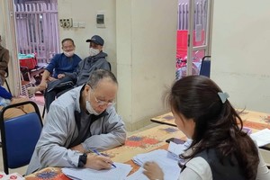  向领取对象发放退休金。