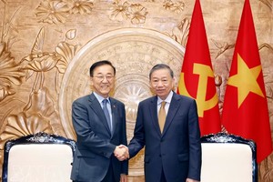 党中央总书记、国家主席苏林会见韩国国土交通部长官金允德。图自越通社