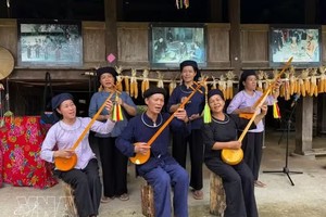 参加系列活动的有来自11个地方、属于16个民族的100多名少数民族同胞。图自越通社