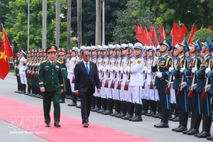 越南国防部长潘文江大将在国防部驻地主持仪式，欢迎穆罕默德·哈立德·努尔丁部长一行访越。图自越通社