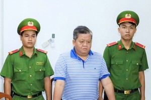 安全调查机关向武春长送达起诉决定。