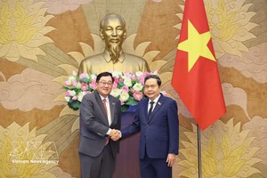 国会主席陈青敏会见前来辞行拜会的马来西亚驻越南大使陈杨泰。图自越通社